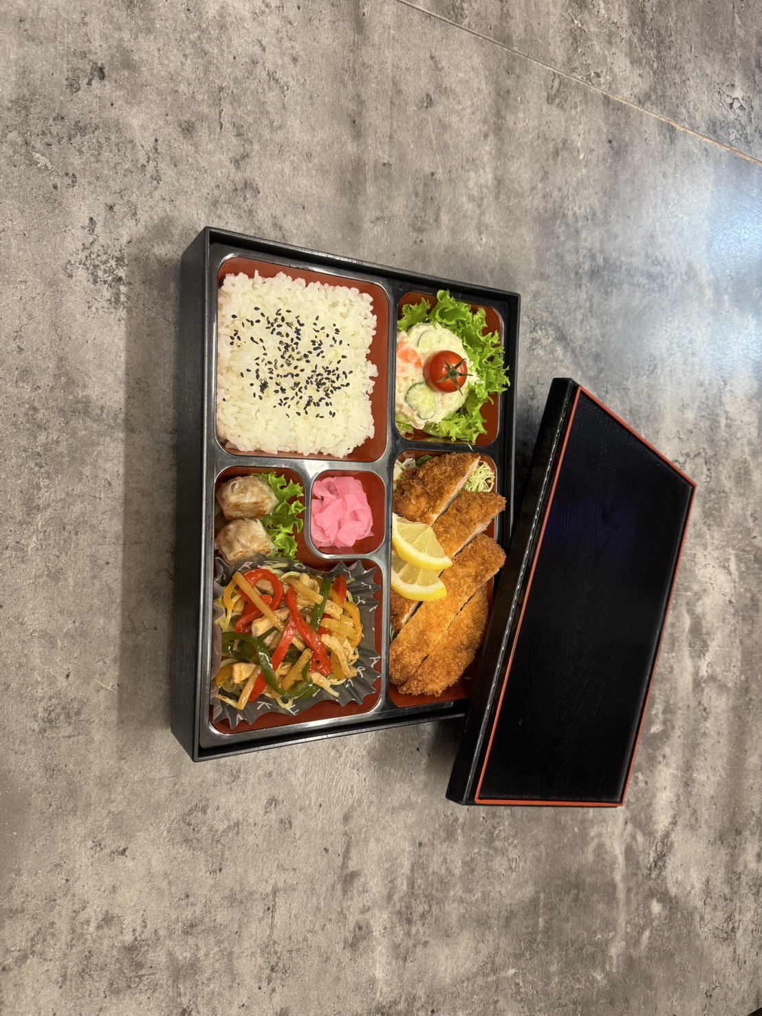 白蓮荘の夕食弁当